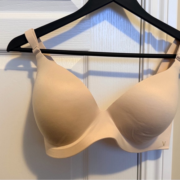 Victoria’s Secret 34DD Nude Lightly Lined Plunge Bra – Wireless - Picture 3 of 4